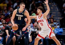 再(zài)見(jiàn)申(shēn)京(jīng)！火(huǒ)箭、熱(rè)火(huǒ)酝釀(niàng)2换2交易，2米06前锋空降休斯顿