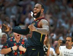 高层：如果骑士明(míng)年(nián)无法(fǎ)夺冠！他们会全力争取(qǔ)詹姆斯回歸(guī)！