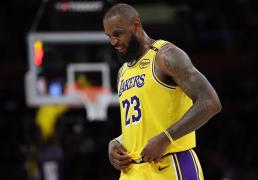 詹姆斯到哪里，哪里就有冠军！他每次可能离队都选择留队！