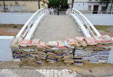 （外代一线）西班牙巴伦西亚：严防洪灾