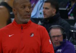 波特(tè)兰开拓者将罗伯特(tè)-威廉姆斯提拔为首发中锋