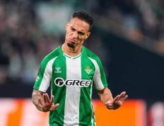 曼联的痛：25岁安东尼无敌跑位后惊艳吊射，现场视角，太丝滑了