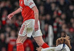 欧冠阿森纳破拜仁不败金身，5战全胜登顶欧冠，联赛激战切尔西