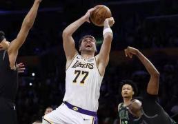 洛杉矶湖人在主场以133-121大胜新奥尔良鹈鹕 收获7连胜