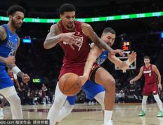 達(dá)拉斯独行侠对阵费城76人(rén)，安东尼·戴维斯、克萊(lái)·汤普(pǔ)森和凯里·歐(ōu)文伤情更新