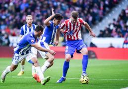 （躰(tǐ)育）足(zú)球——西甲：马德里竞技(jì)胜阿(ā)拉维斯