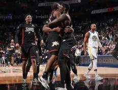 NBA常规赛金州勇士(shì)客场98-99費(fèi)城76人 马克西(xī)35分