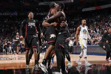 NBA常规赛金州勇士(shì)客场98-99費(fèi)城76人 马克西(xī)35分