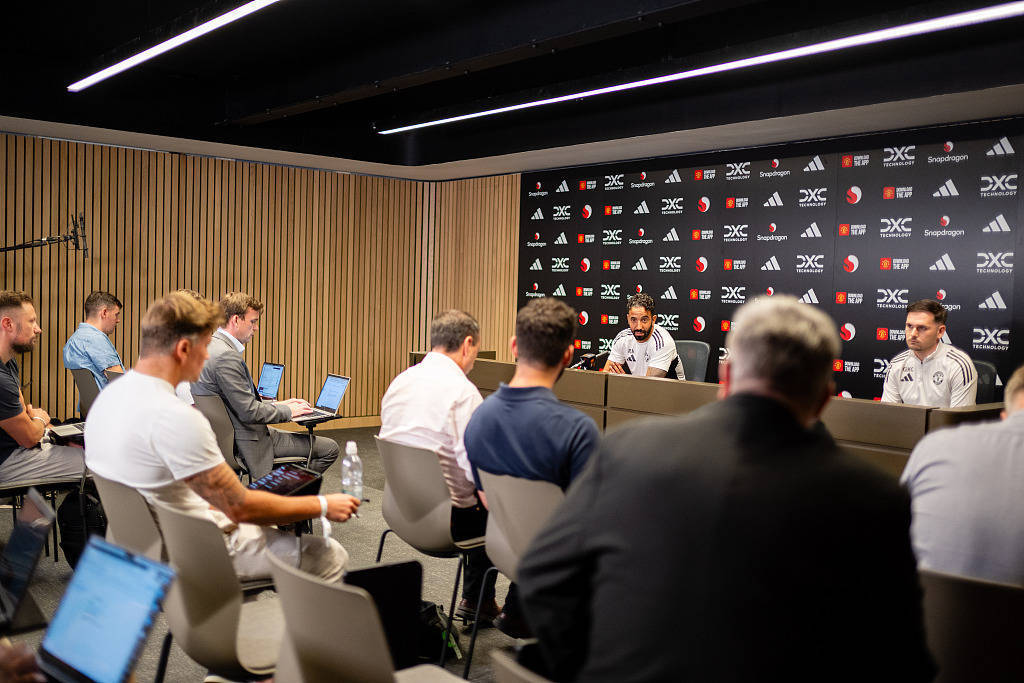 竞彩(cǎi)湃|曼聯(lián)阿森纳全新亮(liàng)相,大巴黎做(zuò)客能否轻取(qǔ)弱旅?