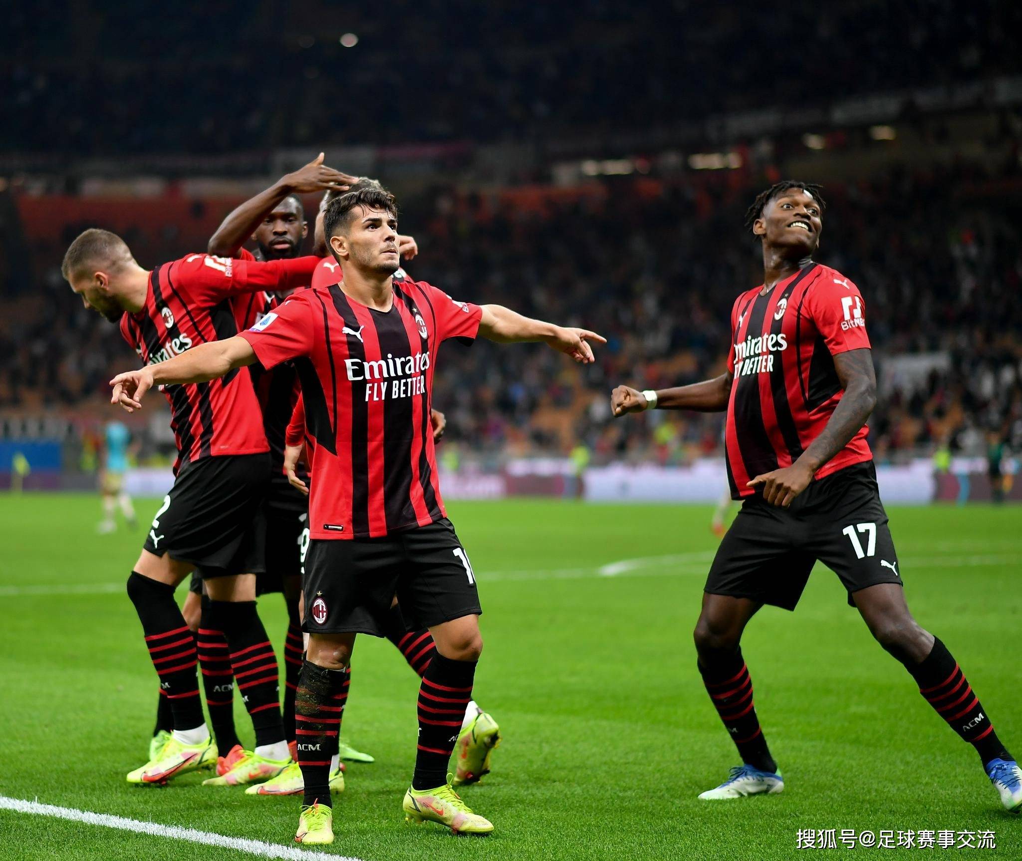 今日(rì)足球:AC米(mǐ)兰vs克雷莫纳、莱萬(wàn)特(tè)vs巴塞罗那