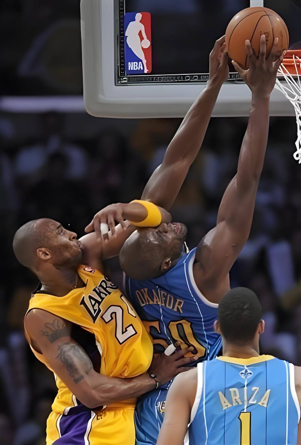 夸梅·布朗:如果碰科比一下,可能被他肘击到牙痛!