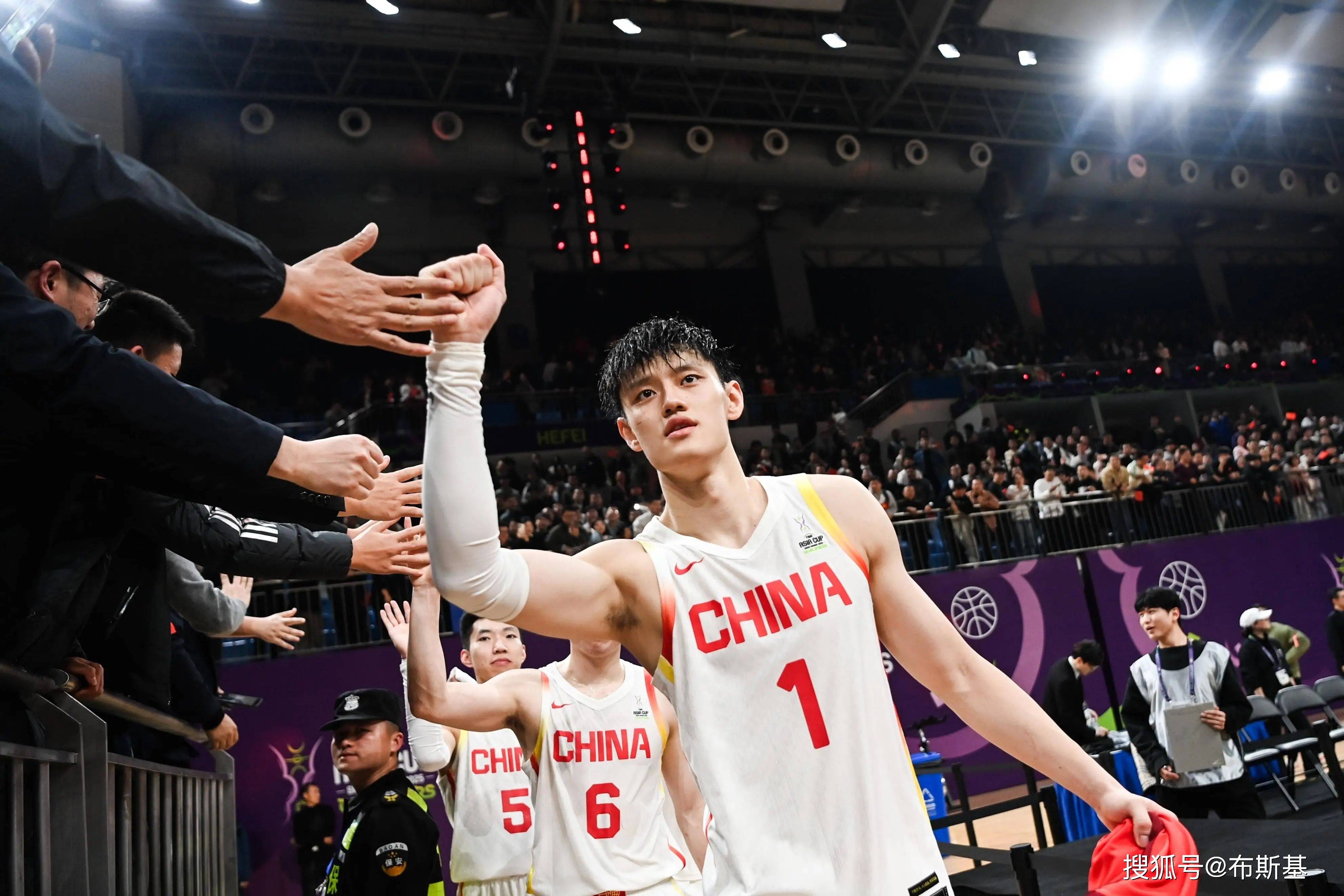 曾凡博要去篮网了!月(yuè)底赴布鲁克林,這(zhè)次能站(zhàn)稳脚跟吗?