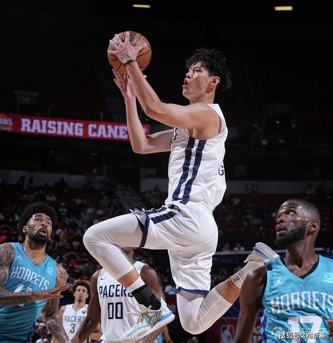 曾凡博要去篮网了!月(yuè)底赴布鲁克林,這(zhè)次能站(zhàn)稳脚跟吗?