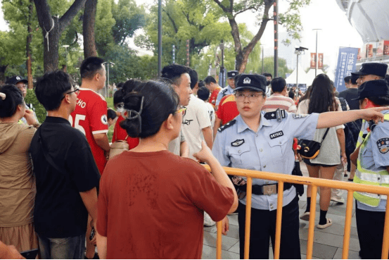 “苏超”拼尽全力 苏州公安共赴热爱