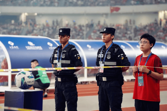 “苏超”拼尽全力 苏州公安共赴热爱