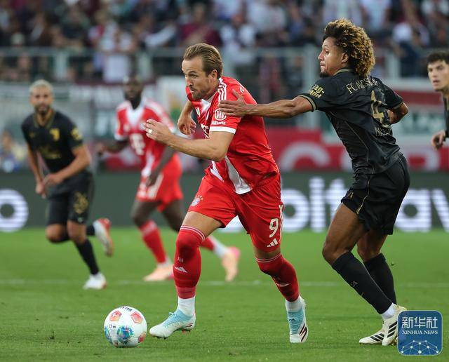 足球丨德甲(jiǎ)：拜(bài)仁胜奧(ào)格斯堡