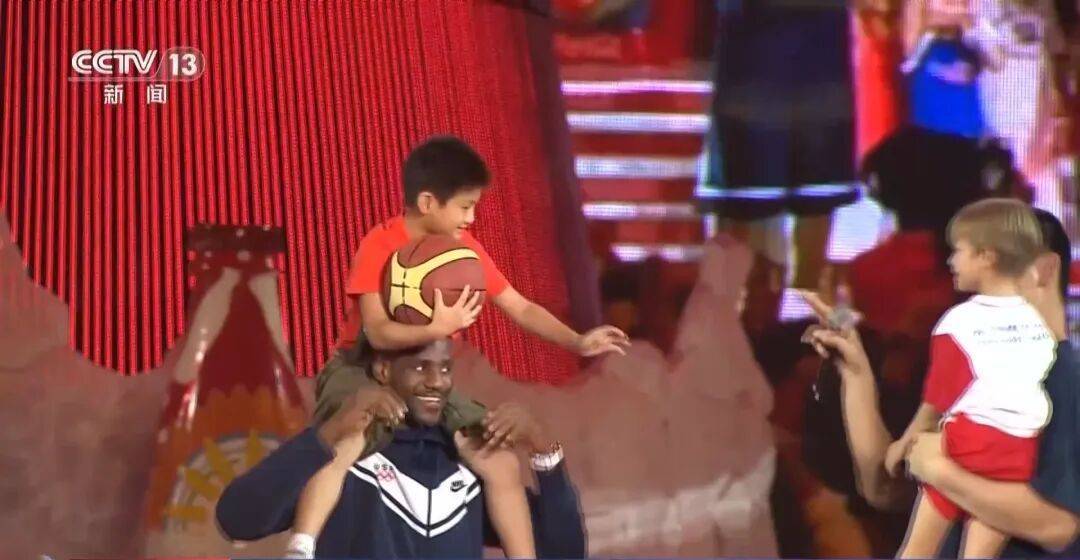 詹(zhān)姆斯：中国年輕(qīng)人热爱籃(lán)球，而且越(yuè)来越(yuè)优秀！
