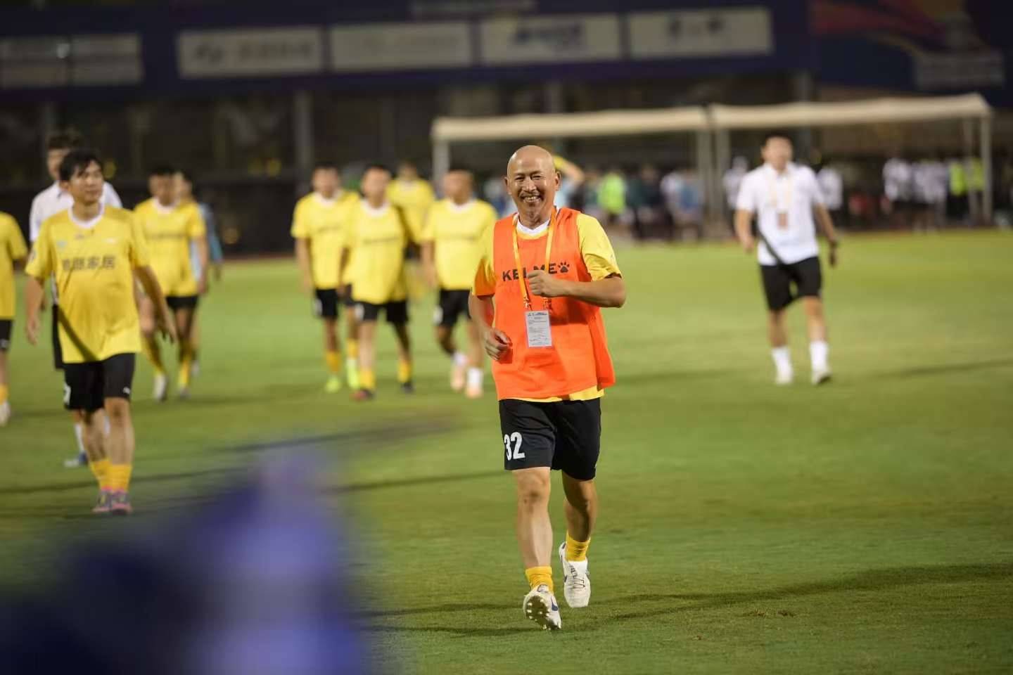 “漢(hàn)超”来了个村(cūn)支书:6年前(qián)他(tā)带村(cūn)民辦(bàn)“村(cūn)超”