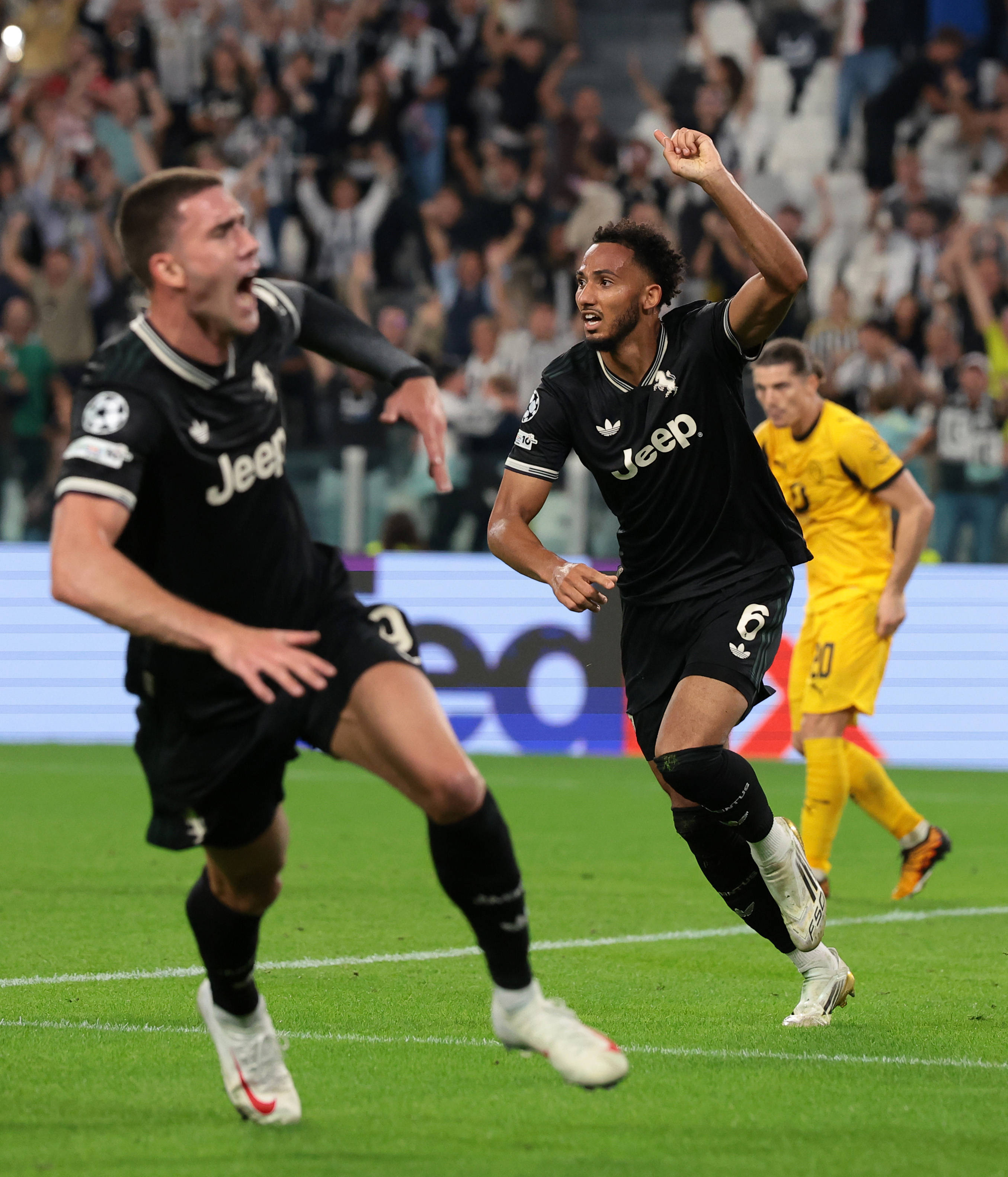 (体育)足球——歐(ōu)冠:尤文图斯(sī)平多特矇(méng)德