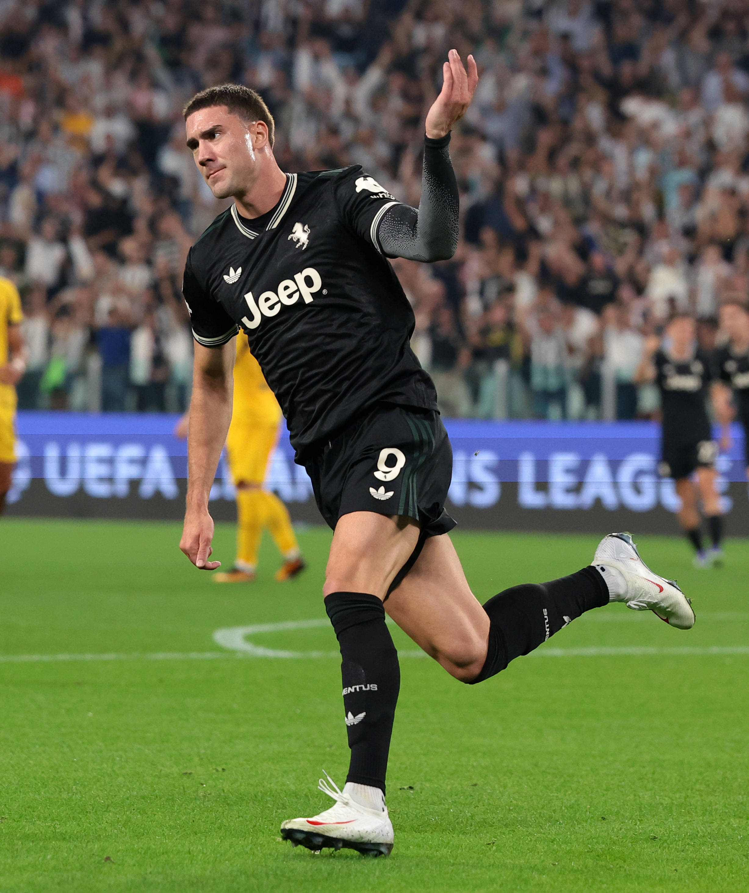 (体育)足球——歐(ōu)冠:尤文图斯(sī)平多特矇(méng)德