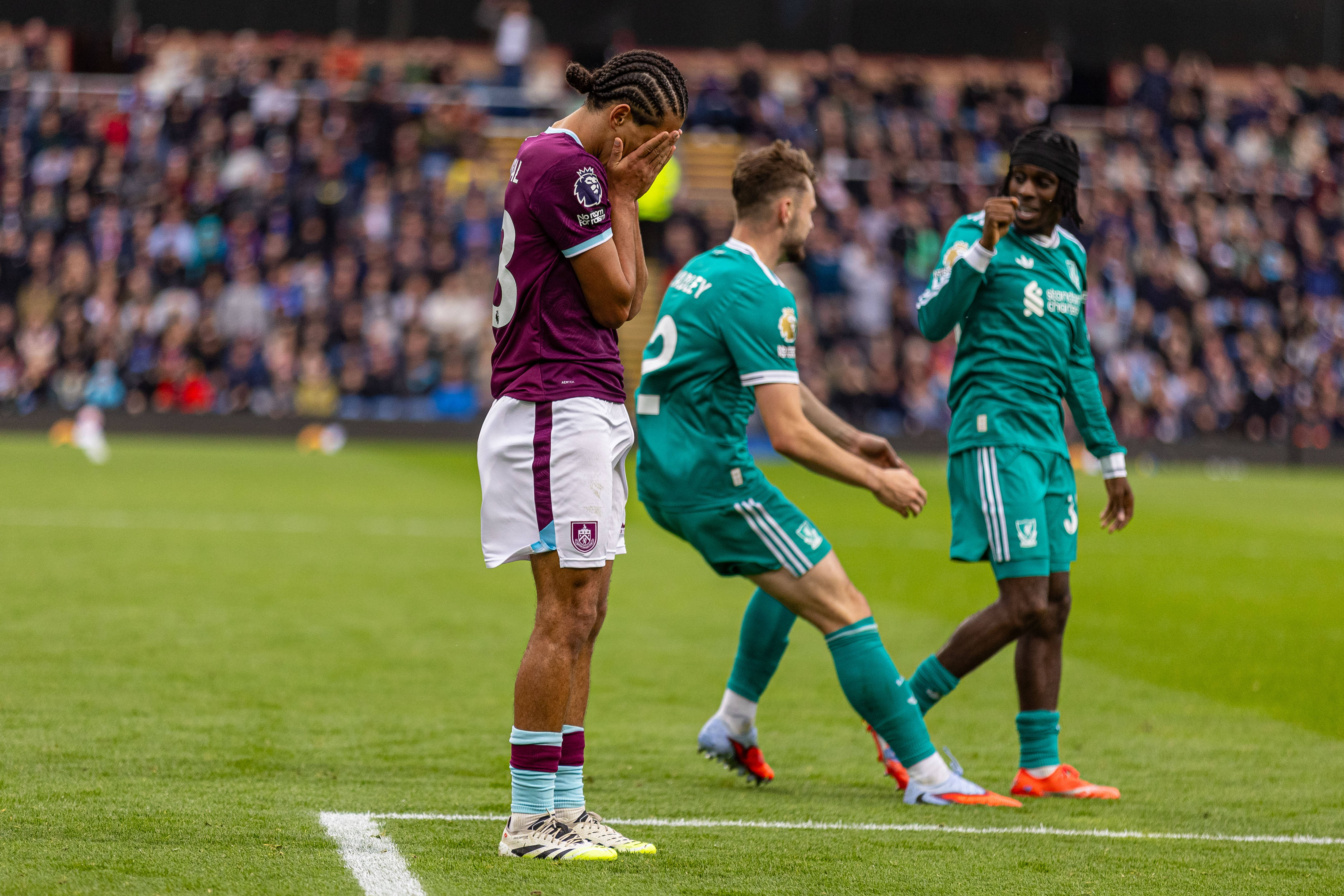 (体育(yù))足(zú)球——英超:利物浦胜伯恩利