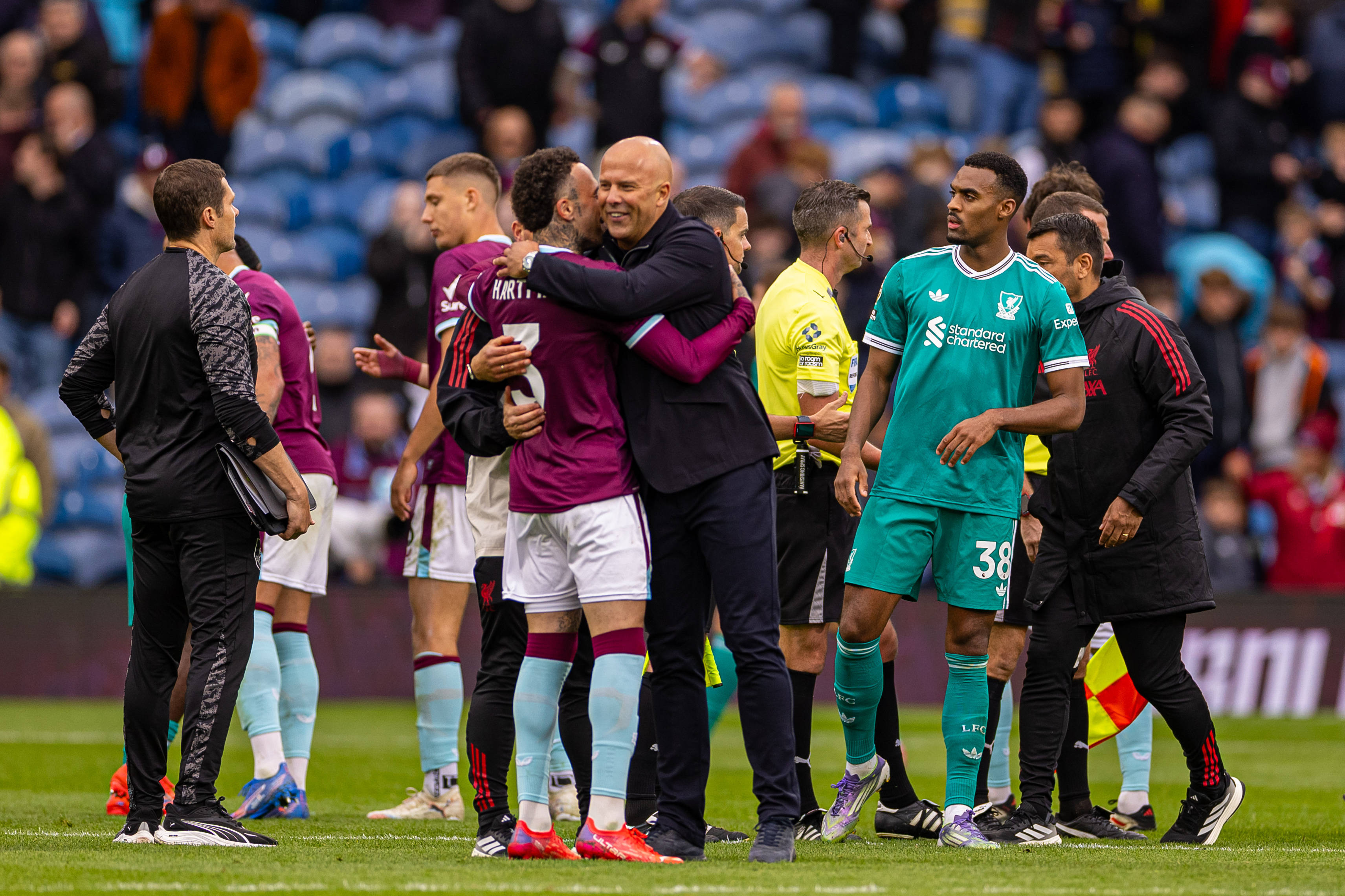 (体育(yù))足(zú)球——英超:利物浦胜伯恩利