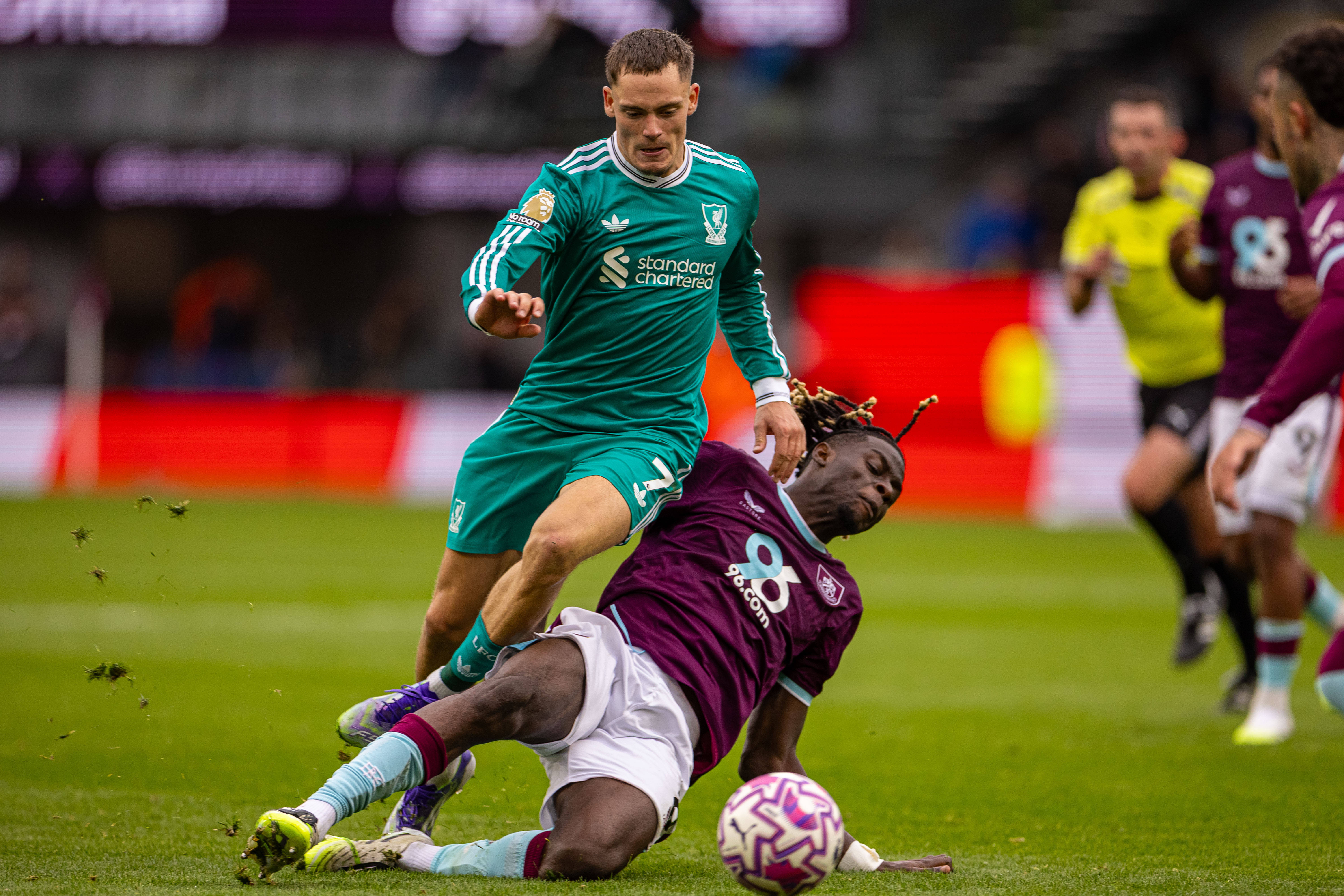 (体育(yù))足(zú)球——英超:利物浦胜伯恩利