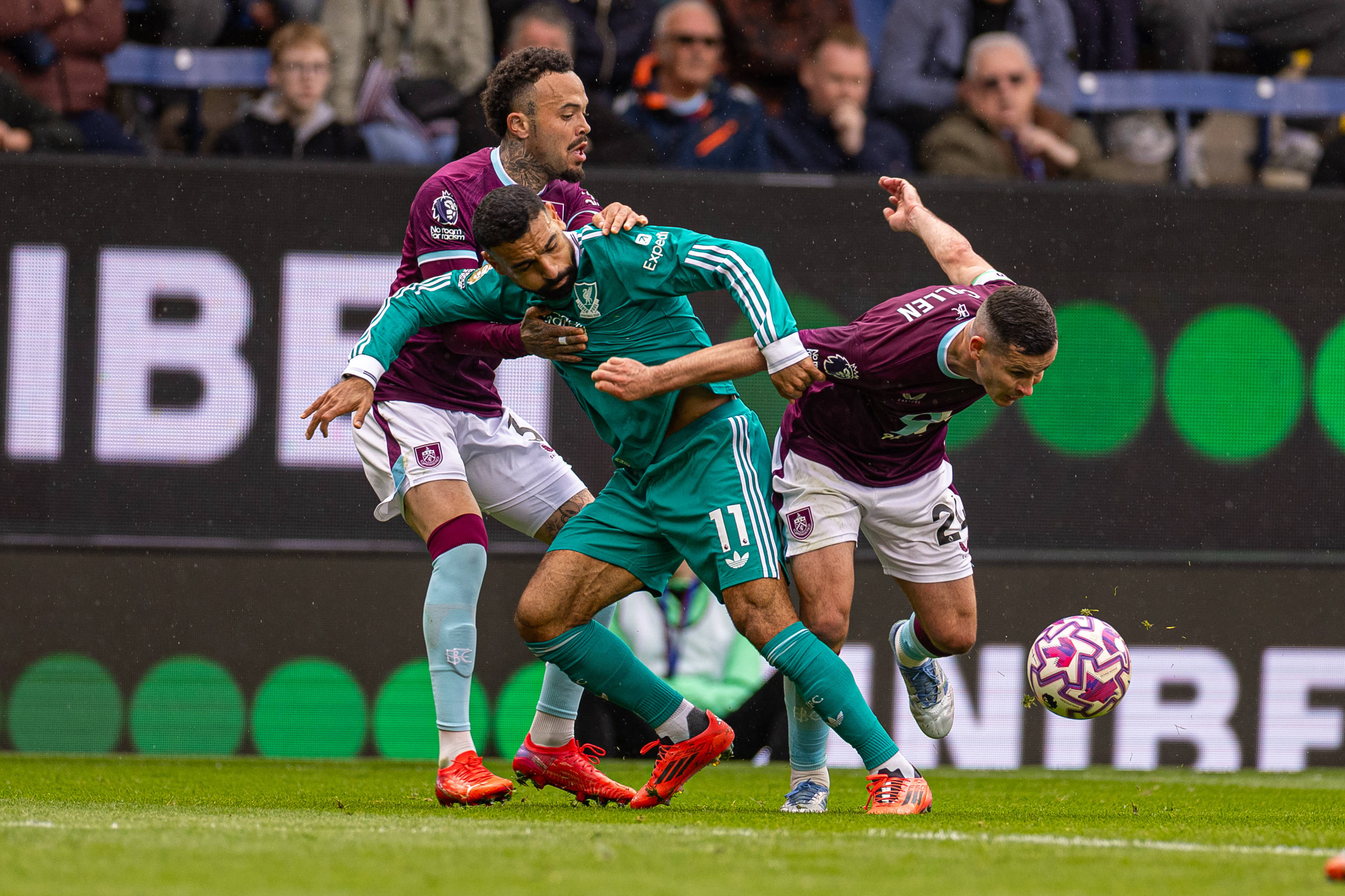 (体育(yù))足(zú)球——英超:利物浦胜伯恩利