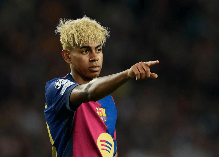 取关國(guó)家队队长！亚马尔逼(bī)宮(gōng)西班牙队！仗勢(shì)欺(qī)人，难有(yǒu)梅西成就