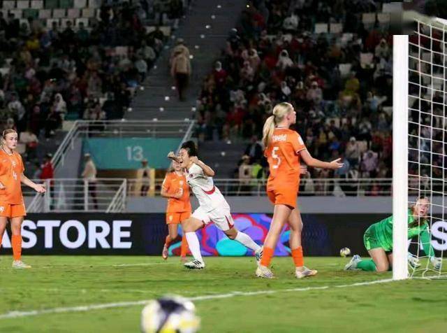 朝(cháo)鲜U17女(nǚ)足(zú)3-0荷兰衛(wèi)冕世界杯 朝(cháo)鲜足(zú)球拼搏(bó)精神值得肯定(dìng)