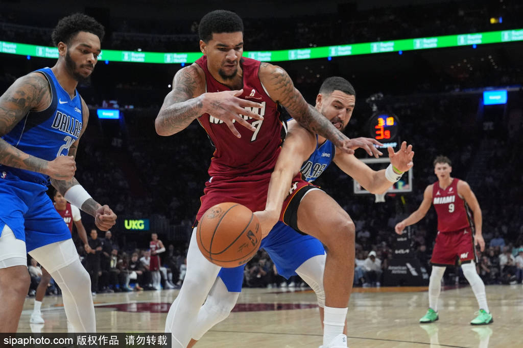 達(dá)拉斯独行侠对阵费城76人(rén)，安东尼·戴维斯、克萊(lái)·汤普(pǔ)森和凯里·歐(ōu)文伤情更新