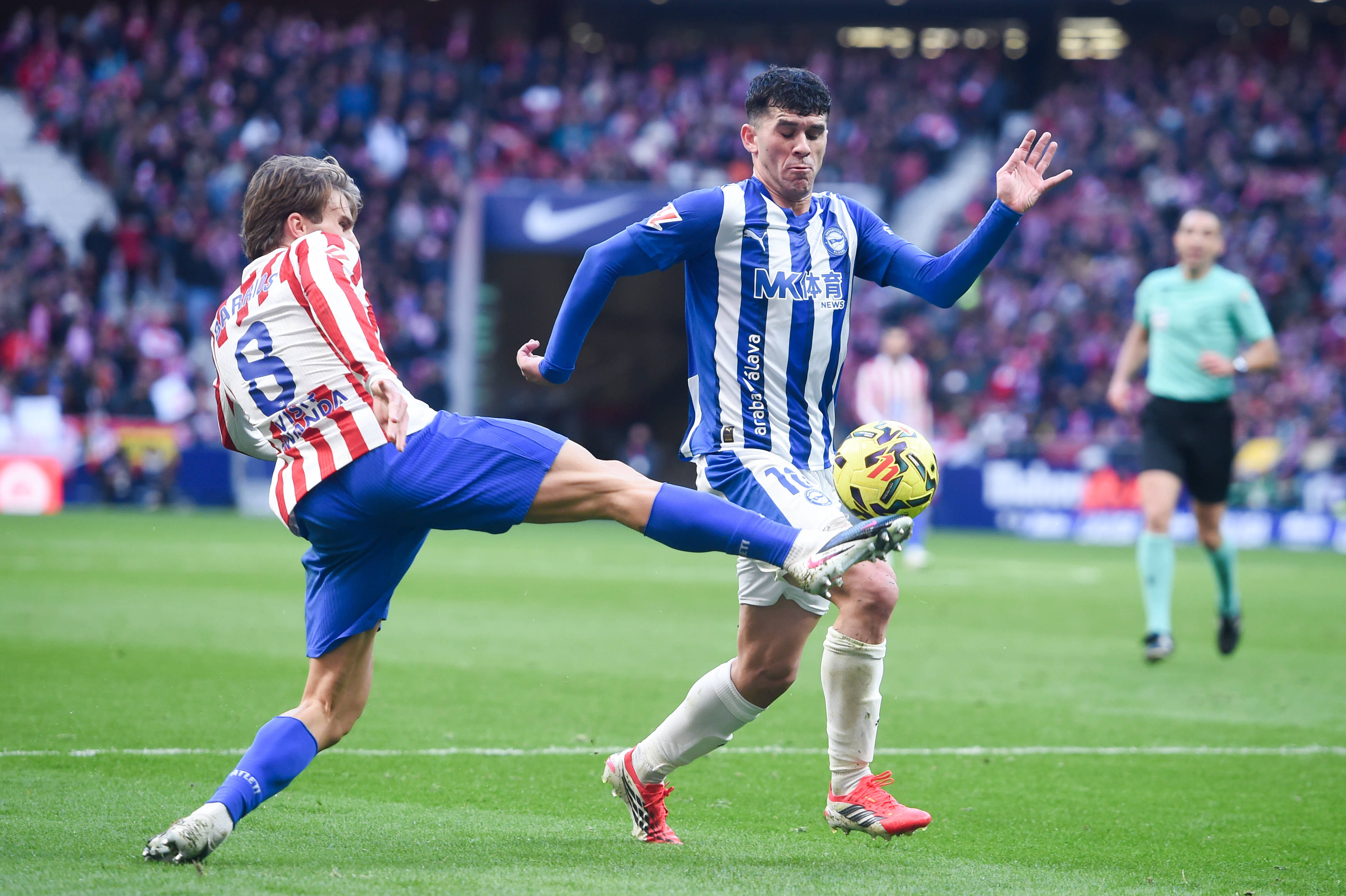 （躰(tǐ)育）足(zú)球——西甲：马德里竞技(jì)胜阿(ā)拉维斯