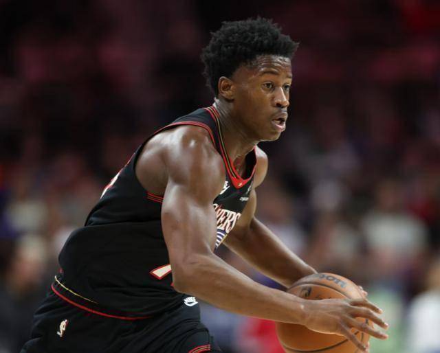 NBA常规赛金州勇士(shì)客场98-99費(fèi)城76人 马克西(xī)35分