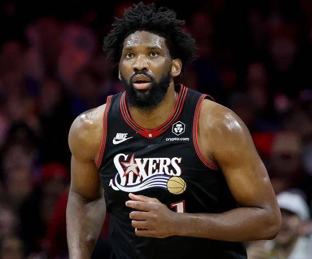 NBA常规赛金州勇士(shì)客场98-99費(fèi)城76人 马克西(xī)35分